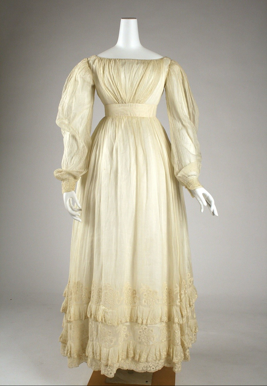Барежевое платье 19 века